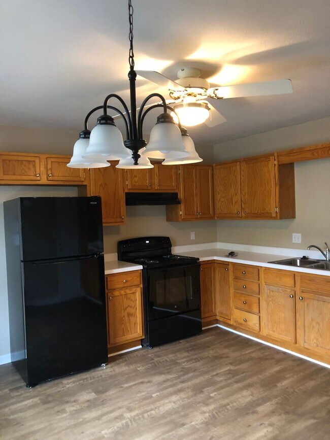 Foto del edificio - Charming 3-Bedroom Home in Northfield — Ready to Rent!