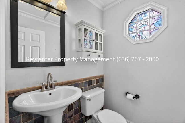 Foto del edificio - Spacious 4BR Home with Finished Basement in St. Peters