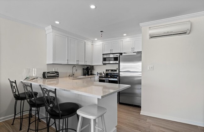 Building Photo - 585 Dune Rd