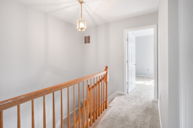 Foto del edificio - Beautiful 3 BR/2.5 BA EOG Townhome in Hyat...