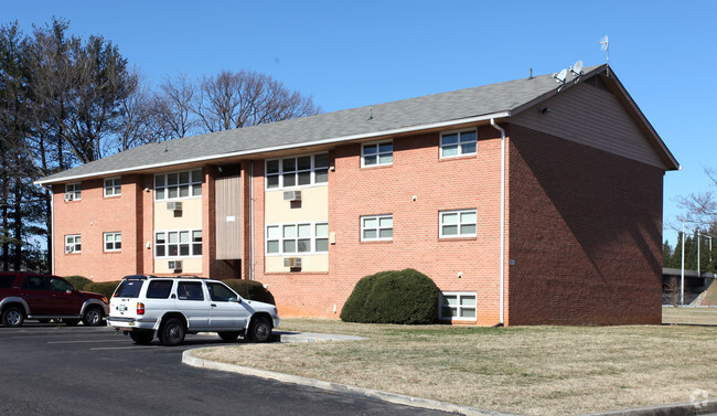 Building Photo - Park Towne