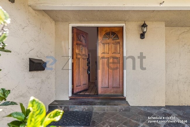 Building Photo - 1129 Del Cambre Dr