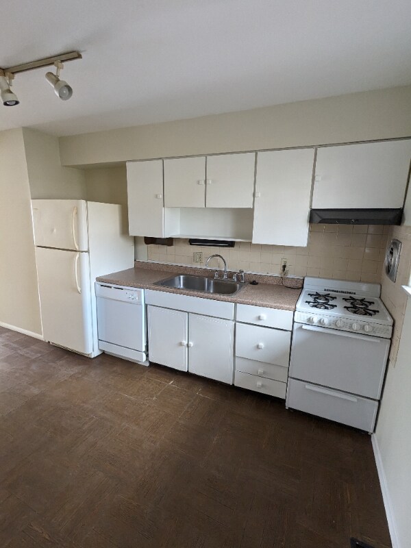 Foto del edificio - 10075 Douglas Ct