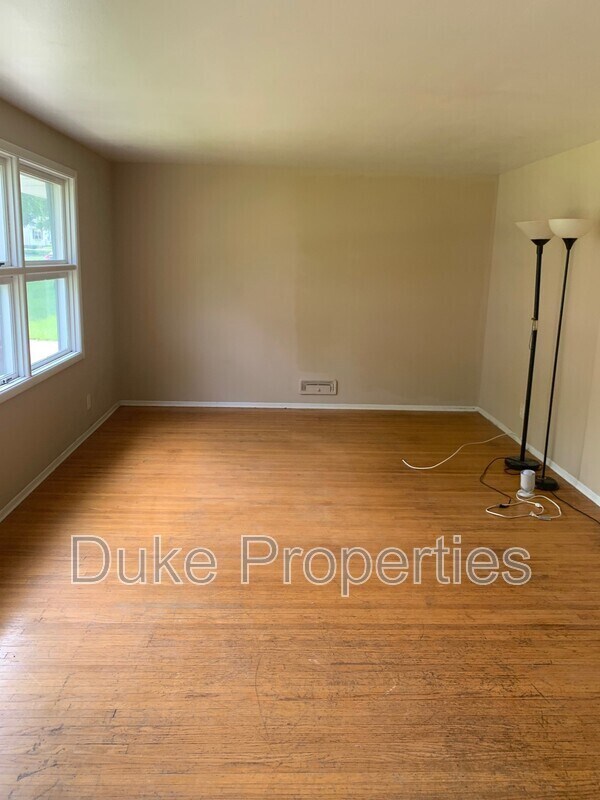 Building Photo - 261 Morrow Dr