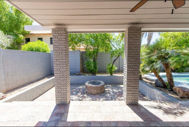 Building Photo - 5120 S Dorsey Ln