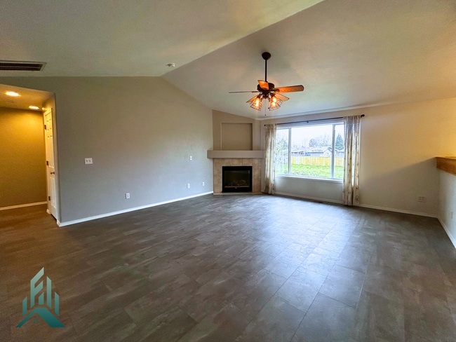 Foto del edificio - Updated 3 Bed 2 Bath Home