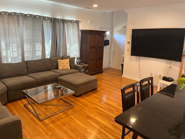 Building Photo - 308 Hamilton Pl