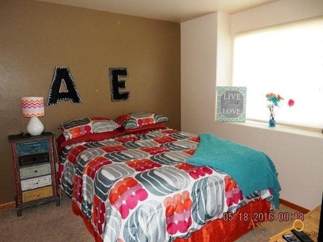Building Photo - SPACIOUS | 3 BEDROOM | TOWNHOME | LOCATED ...