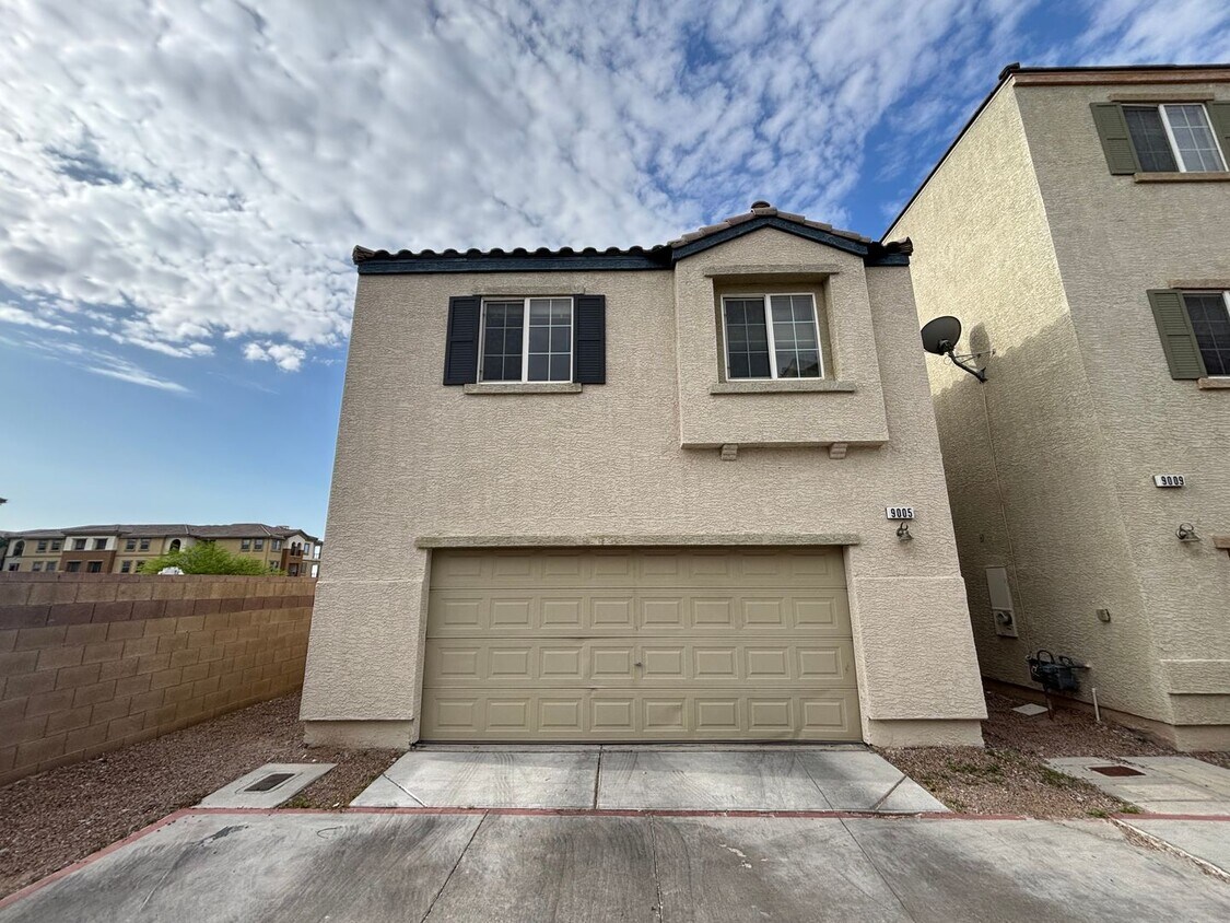 Foto principal - Charming 3 Bedroom, 4 Bathroom, 2-Story Ho...