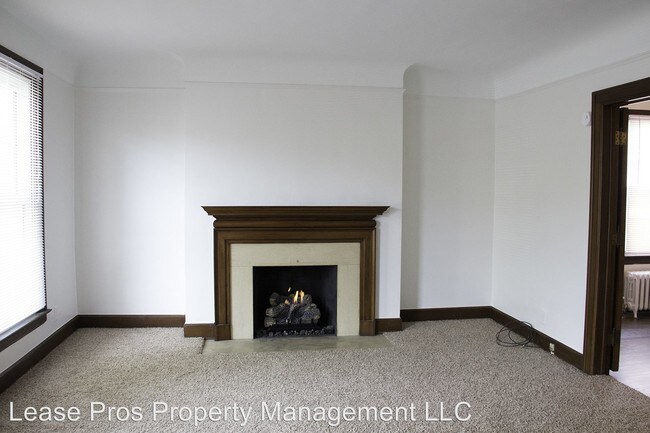 Building Photo - 1418 Somerset Ave