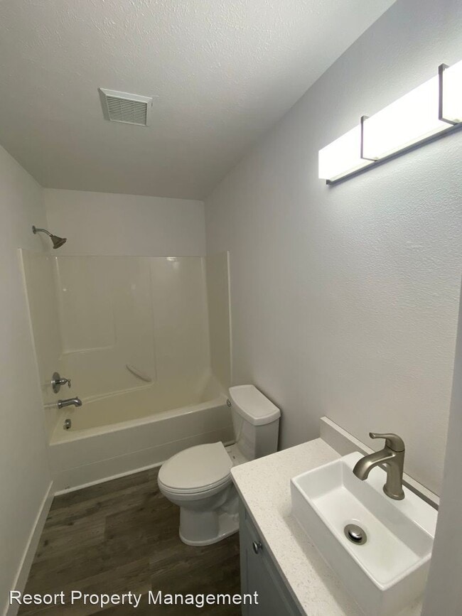 Building Photo - 3 br, 3 bath House - 2502 Elmwood Dr.