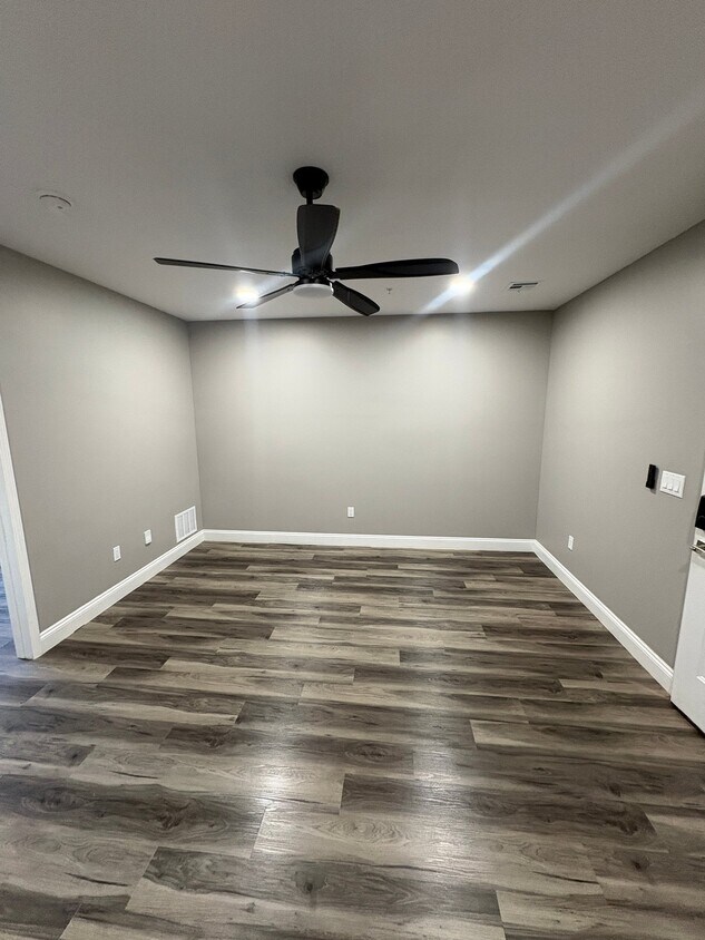 Foto del edificio - 3000 W Kellogg Dr