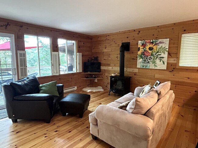 Building Photo - 33 Chem. du Lac-Clark