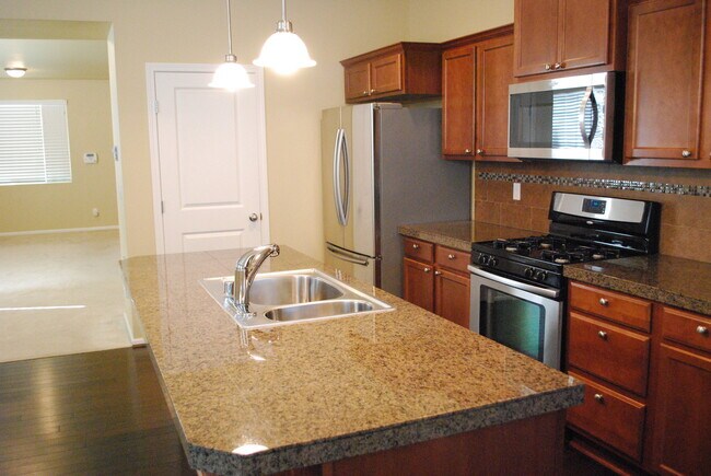 Foto del edificio - Townhome in Bothell, Great Location!!
