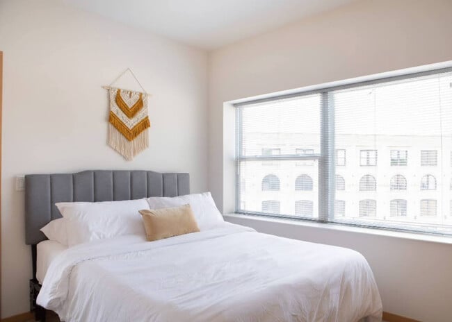 Foto del edificio - 1640 N Water St