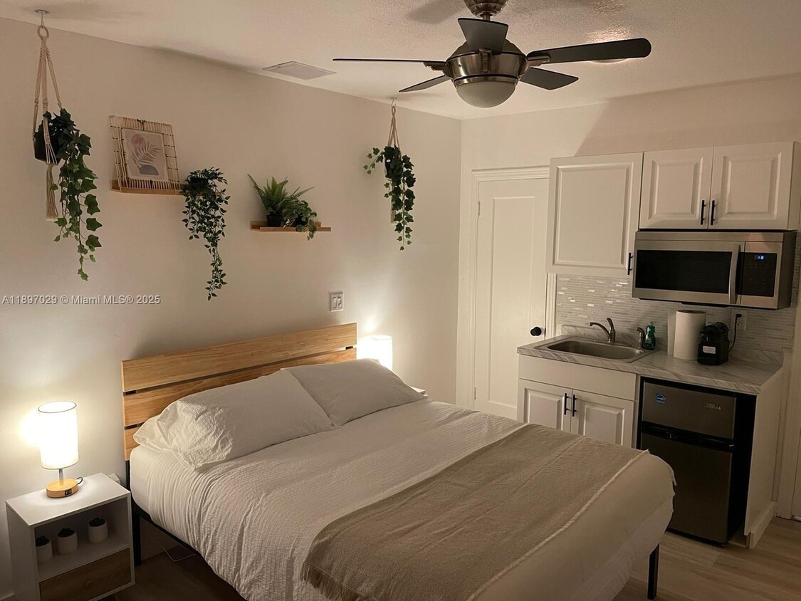 Foto principal - 6855 NE 5th Ave