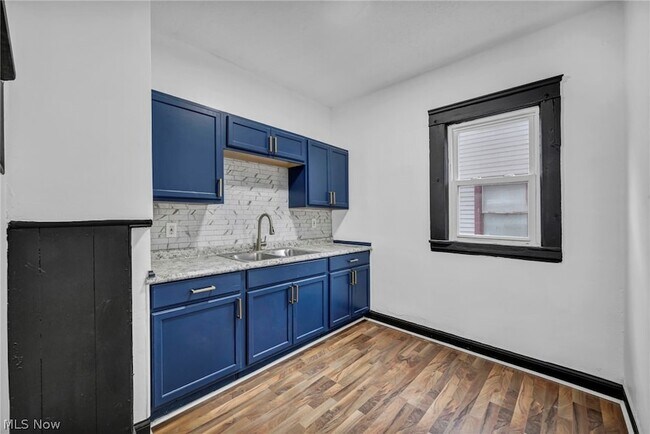 Foto del edificio - 12001 Oakview Ave