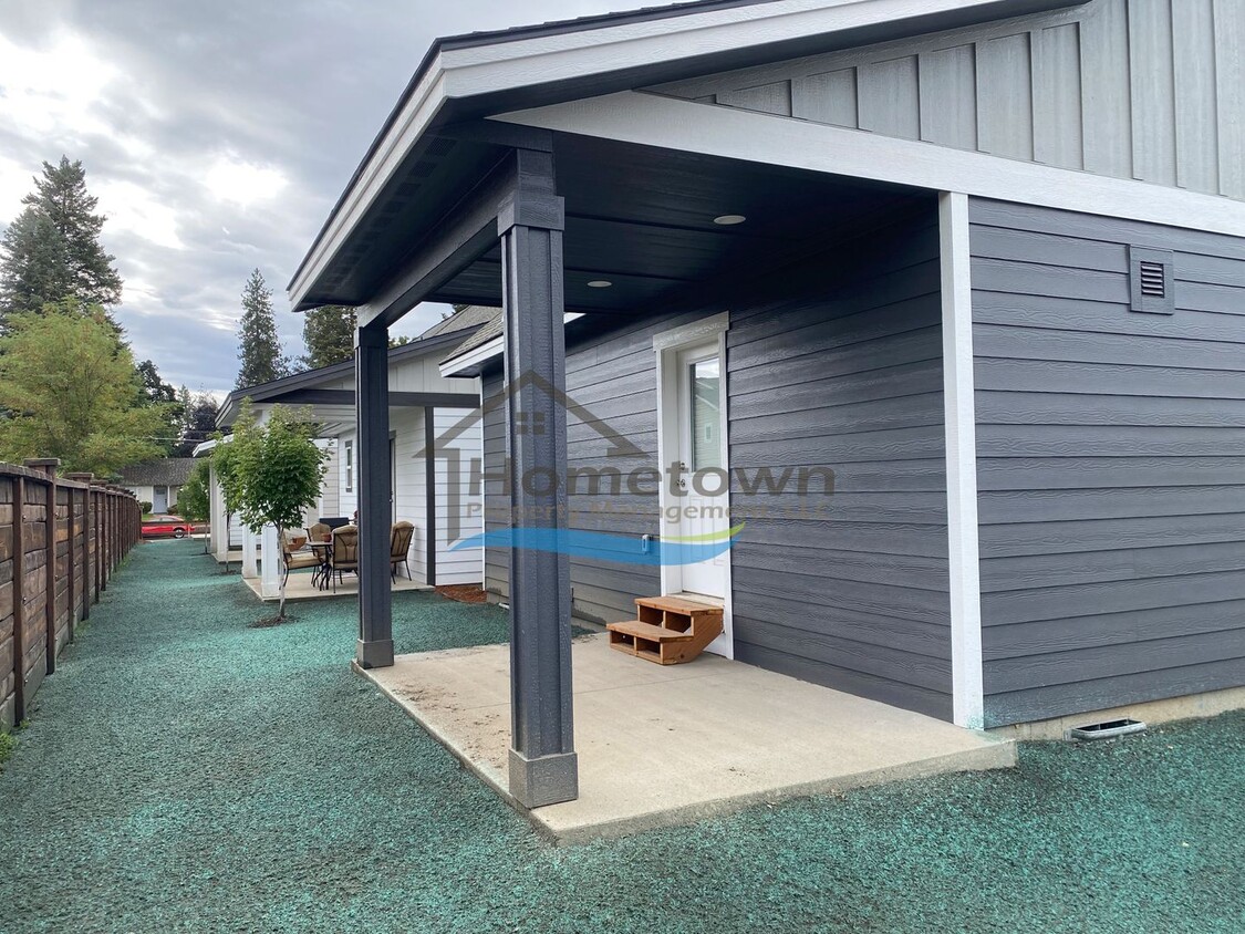 Foto del edificio - Beautiful 946 Square-Foot Custom Craftsman...