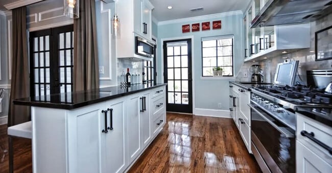 Foto del edificio - 600 Hermitage Ct