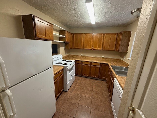 Foto del edificio - 2402 Autumn Springs Ln