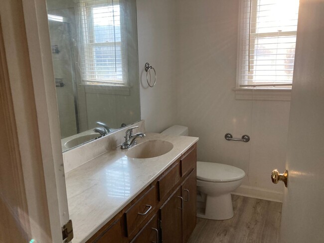 Building Photo - 2 BEDROOM LOCATED IN VILLAGE DISTRICT!  WA...