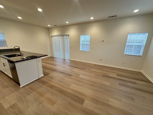 Building Photo - 176 N Sutter Ave