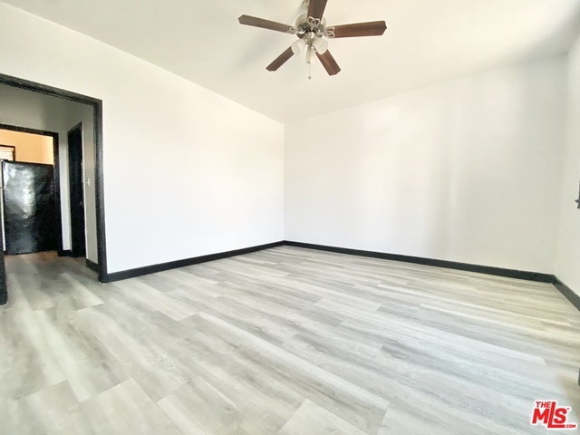 Building Photo - 417 W Los Feliz Rd