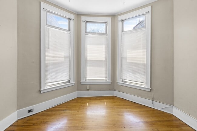 Building Photo - 1109 E Genesee St