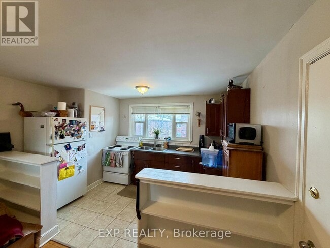 Photo du bâtiment - 725 Melbourne Ave