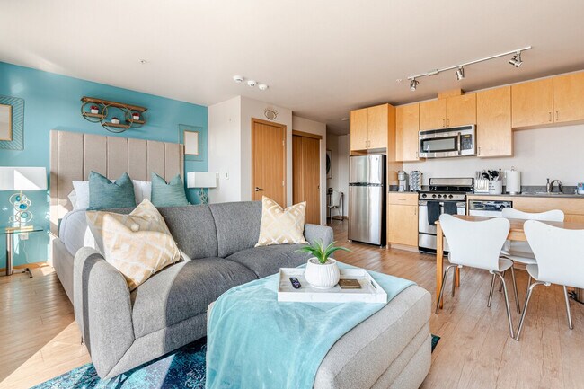 Building Photo - 2806 17th Ave S