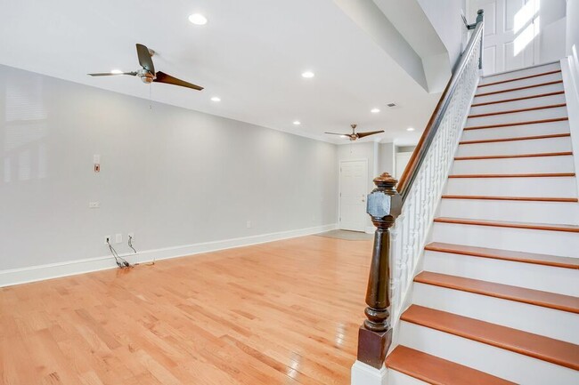 Building Photo - Amazing Anacostia 3 Bedroom with Parking I...