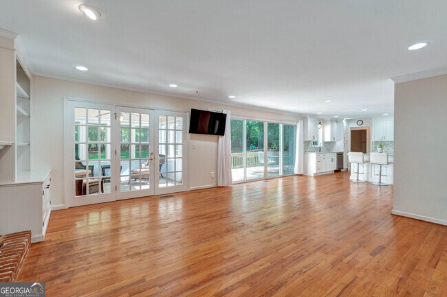 Building Photo - 295 Oakmere Rd