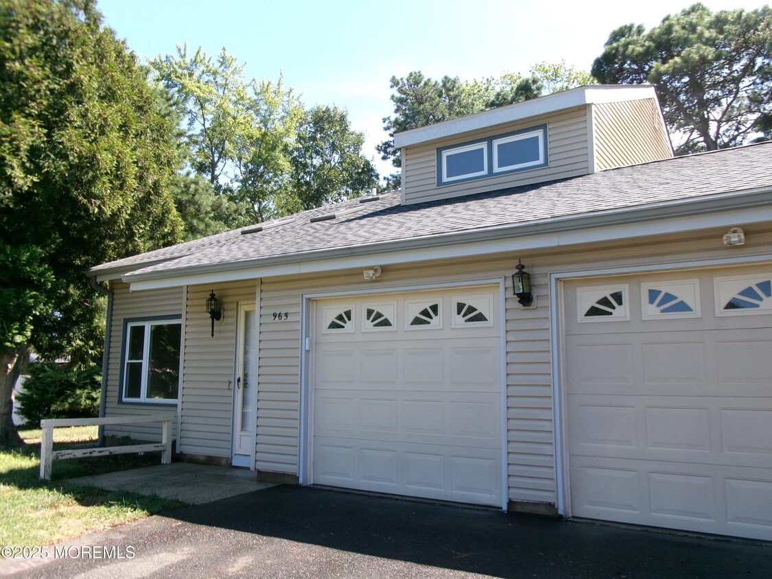 Primary Photo - 965 Seabury Ct