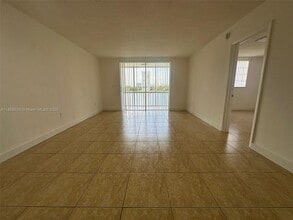 Building Photo - 2999 Point E Dr