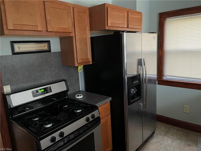 Building Photo - 330 E 195th St