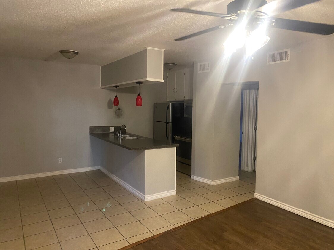 Foto principal - 1617 S Van Buren St