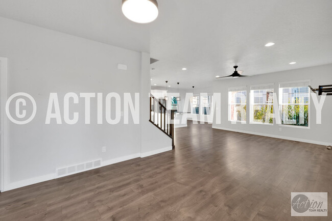 Building Photo - Single Family Home Located in Daybreak!
