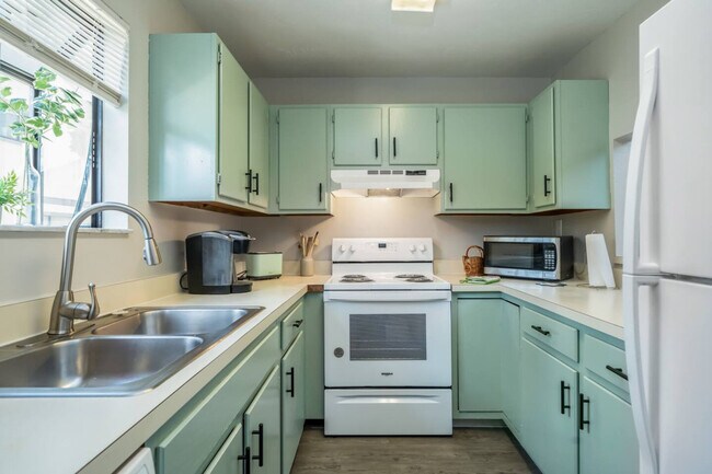 Building Photo - 2300 SW 43rd St