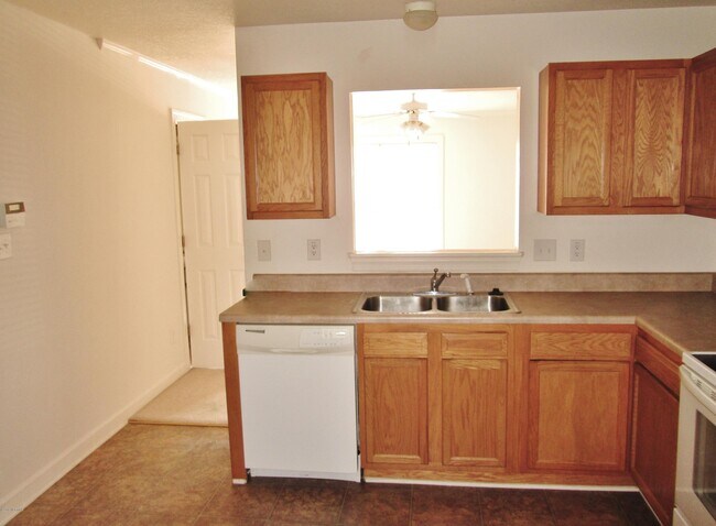 Foto del edificio - 1008 Springwood Dr