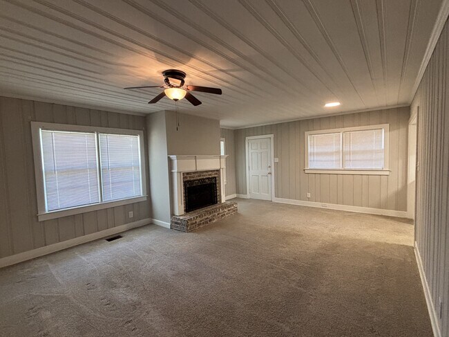 Foto del edificio - 546 Rockwell Church Rd NW