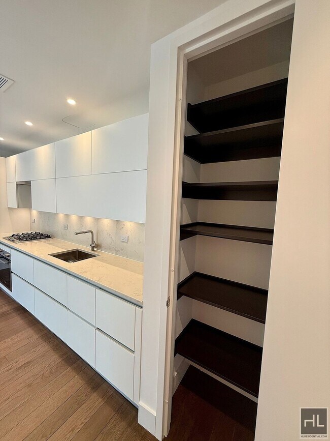 Building Photo - NO FEE ONE BEDROOM IN THE LUXURY SUMMIT NYC