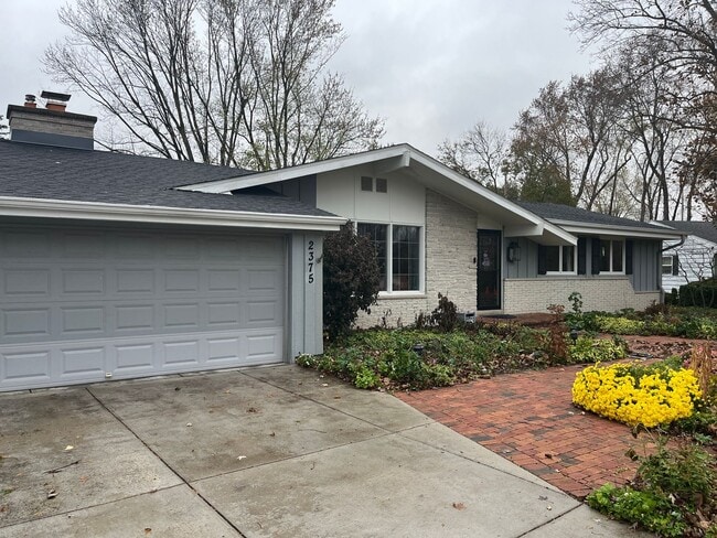 Building Photo - Large Brookfield Ranch for Rent