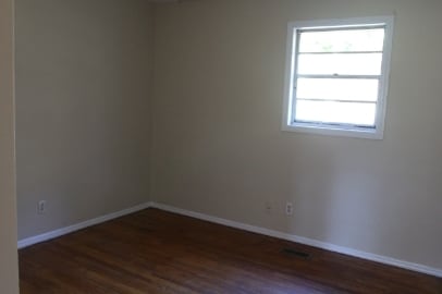 Building Photo - 1404 W Lincoln Ave