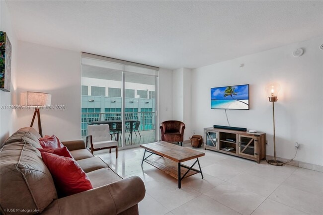 Building Photo - 1200 Brickell Bay Dr