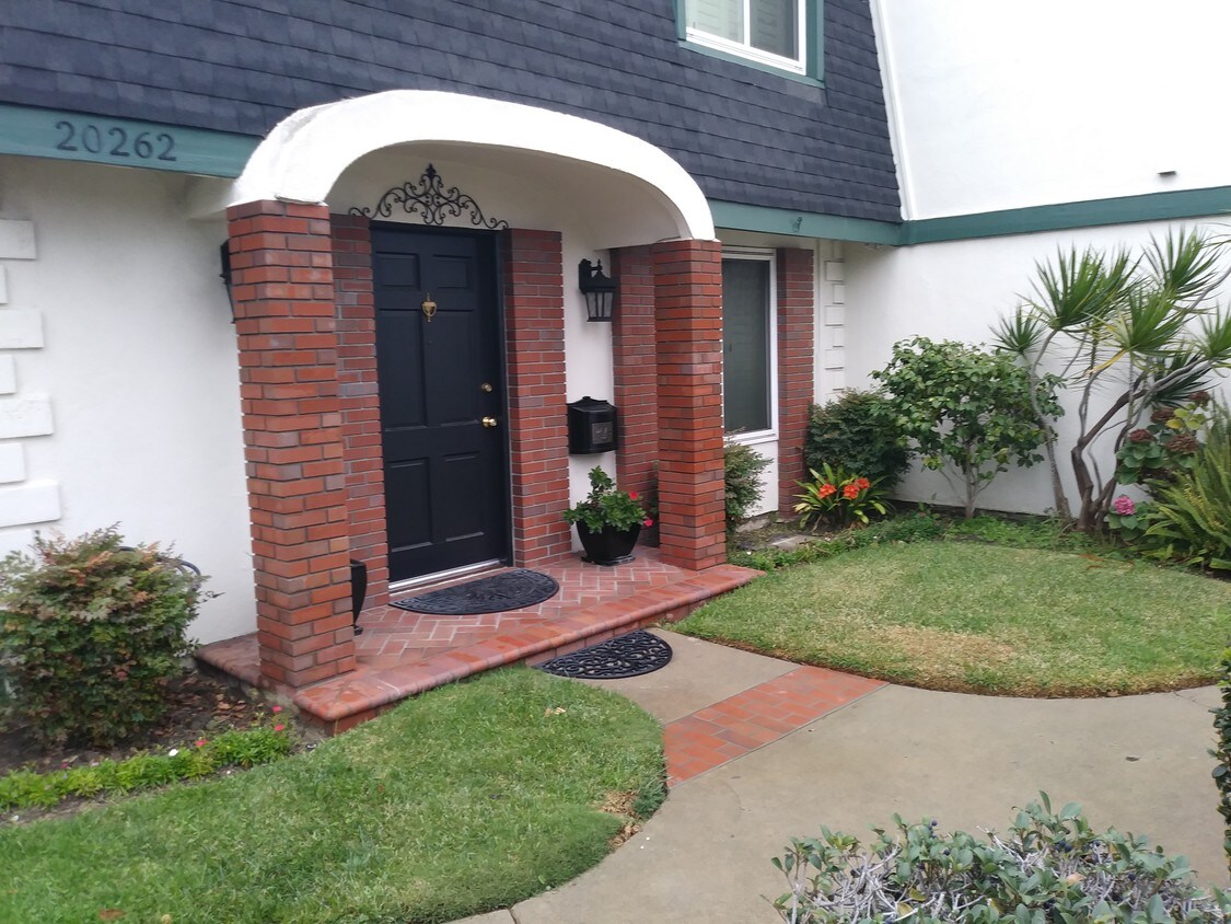 Foto principal - 20262 Magnolia St
