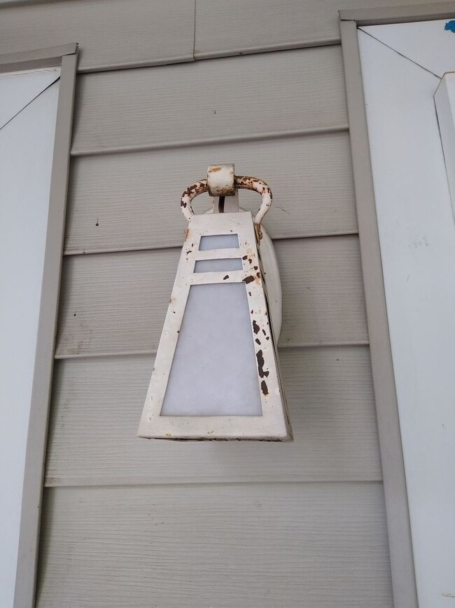 Building Photo - DU Charming 1920's Bungalow 2 Beds 1 Bath ...