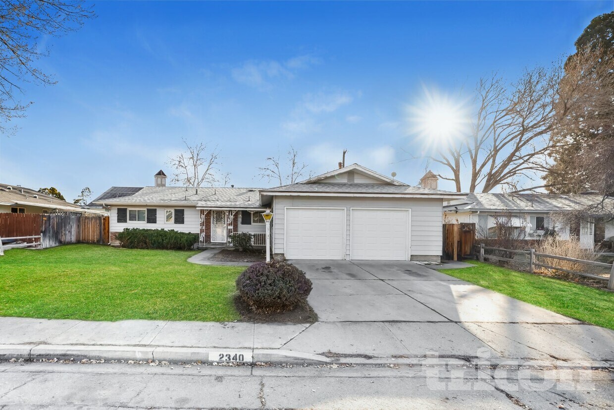 Foto principal - 2340 Logan Way