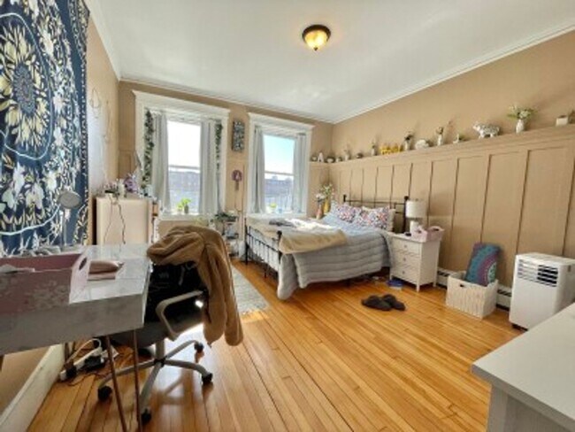 Building Photo - 8 Glenville Ave