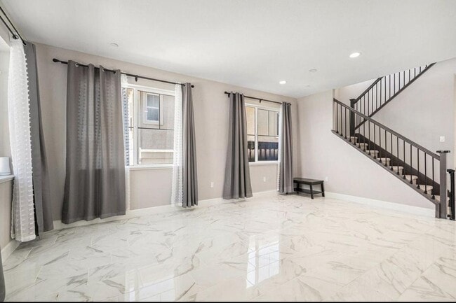 Foto del edificio - 31 Cortina Dr