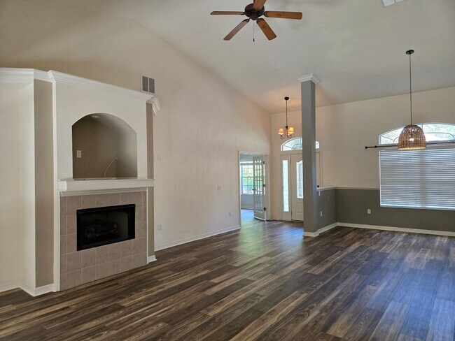Foto del edificio - Spacious 4-bedroom, 2-bath home located in Portofino community
